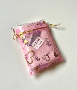 Tarjetero Victoria's Secret con llavero