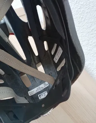 Conjunto de patines, casco y protectores