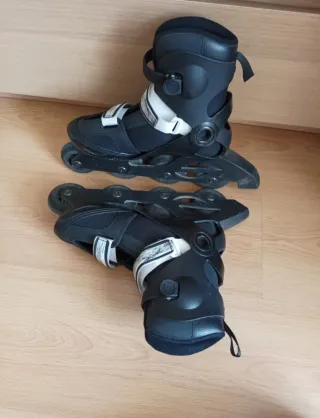 Conjunto de patines, casco y protectores