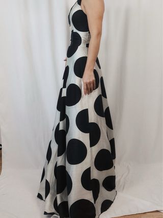 Vestido Matilde Cano lunares blanco y negro