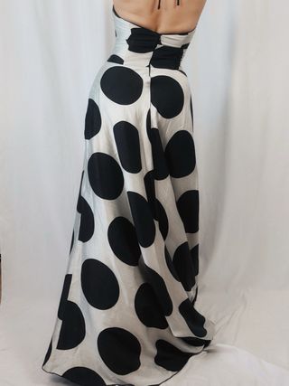 Vestido Matilde Cano lunares blanco y negro