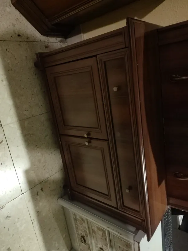 Recibidor de madera con perchero