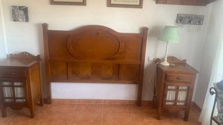 Cabecero 1.50 y mesitas de noche.