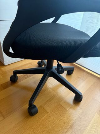 Silla de oficina ergonómica negra