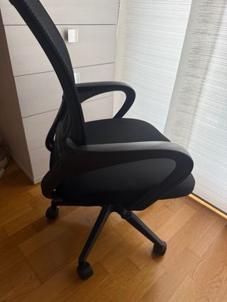 Silla de oficina ergonómica negra