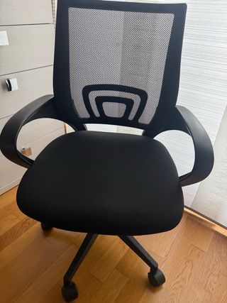 Silla de oficina ergonómica negra