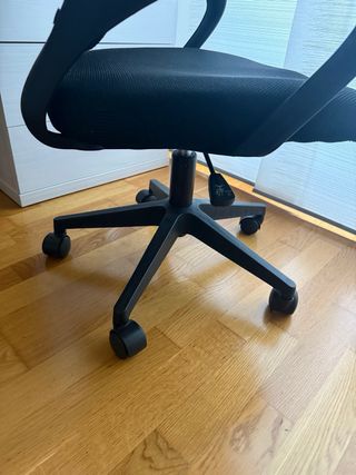 Silla de oficina ergonómica negra