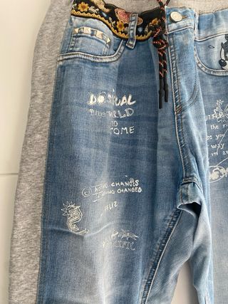 Pantalón vaquero combinado