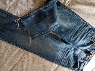 Pantalón Vaquero Azul Desgastado