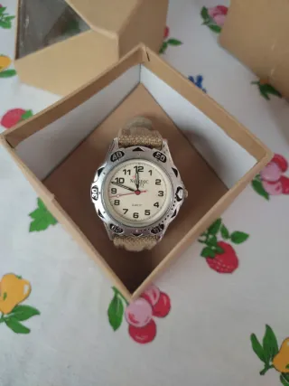 Reloj NORDIC con correa de tela
