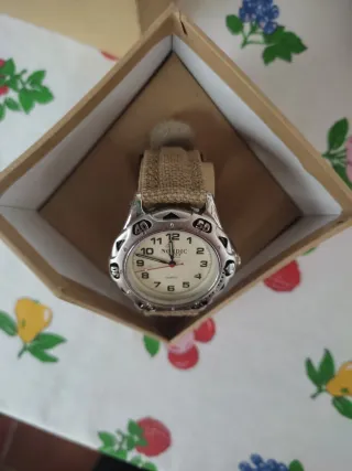 Reloj NORDIC con correa de tela