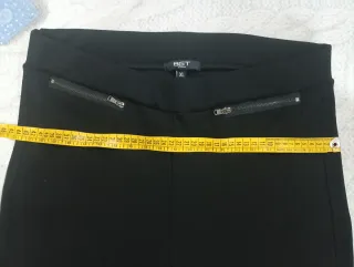 Pantaloni neri donna con zip.