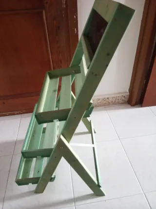 Porta macetas de madera verde