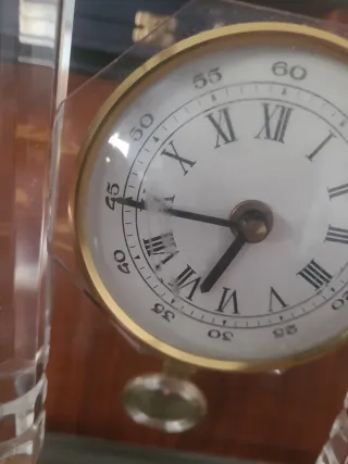 Reloj de sobremesa de imitación cristal y oro