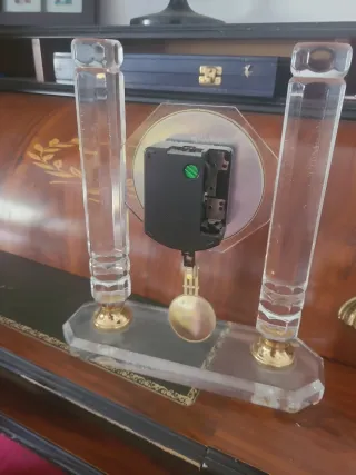 Reloj de sobremesa de imitación cristal y oro