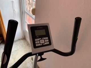 Bicicleta Estática Blanca y Gris