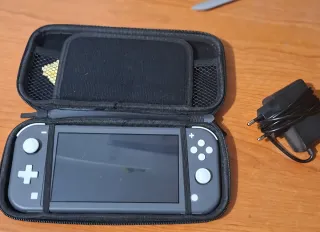 Nintendo Switch Lite Grigio + Custodia