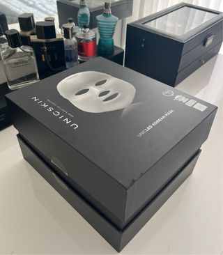 Mascarilla LED UNICSKIN Coreana con 2 serumas