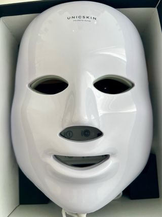Mascarilla LED UNICSKIN Coreana con 2 serumas