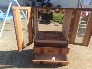 Joyero de madera con espejo