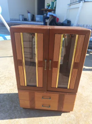 Joyero de madera con espejo