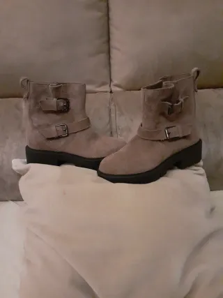 Botín piel serraje marrón de Mango