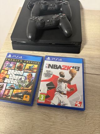 PS4 Nera con 2 Controller e 2 Giochi