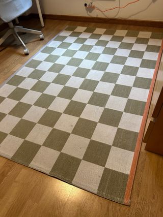 Alfombra cuadros verde y blanco IKEA