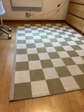 Alfombra cuadros verde y blanco IKEA