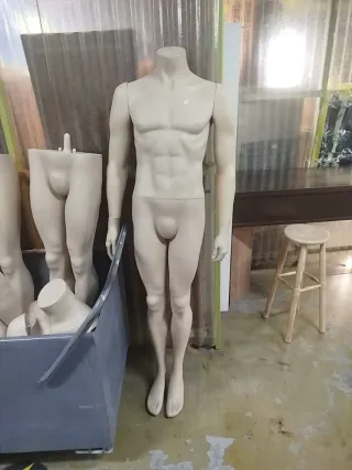 Maniquíes hombre completos