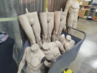 Maniquíes hombre completos