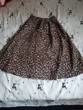 Falda midi estampado leopardo