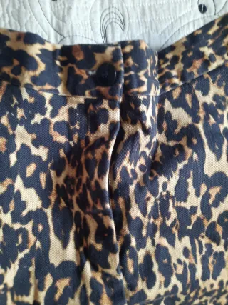 Falda midi estampado leopardo