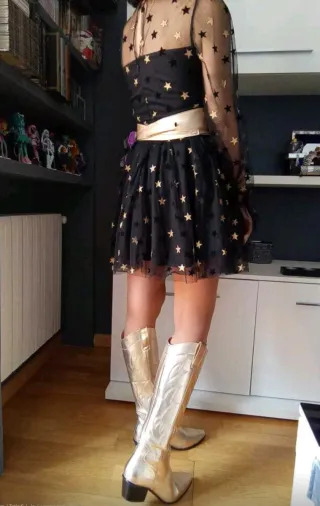 VESTIDO TUL NEGRO CON ESTRELLAS DORADAS