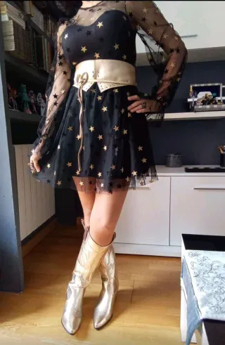 VESTIDO TUL NEGRO CON ESTRELLAS DORADAS