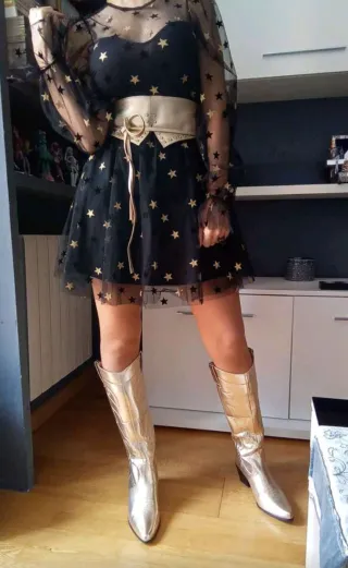 VESTIDO TUL NEGRO CON ESTRELLAS DORADAS