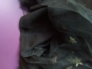 VESTIDO TUL NEGRO CON ESTRELLAS DORADAS