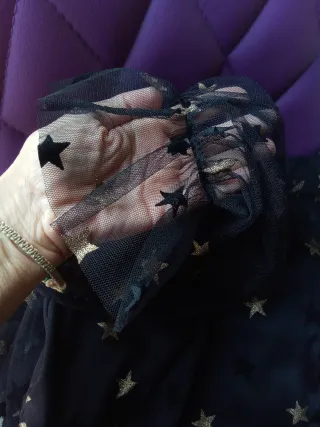 VESTIDO TUL NEGRO CON ESTRELLAS DORADAS