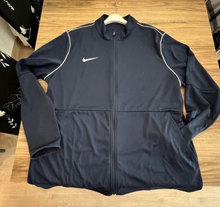 Chaqueta deportiva Nike Nueva