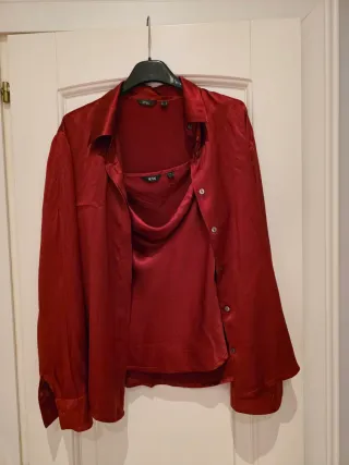 Completo top camicia seta Mango rosso