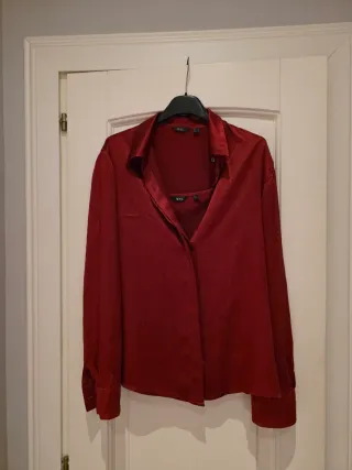 Completo top camicia seta Mango rosso