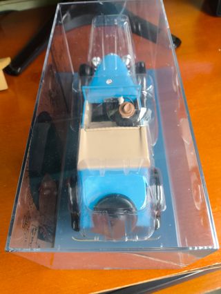 Coche grande Tintin 1:24 descapotable a estrenar