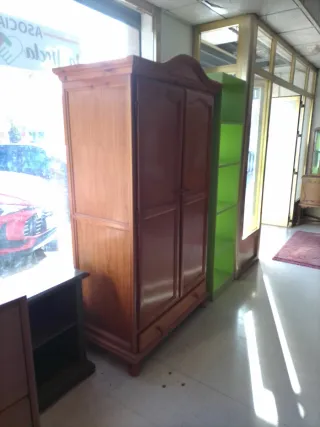 Armario de madera