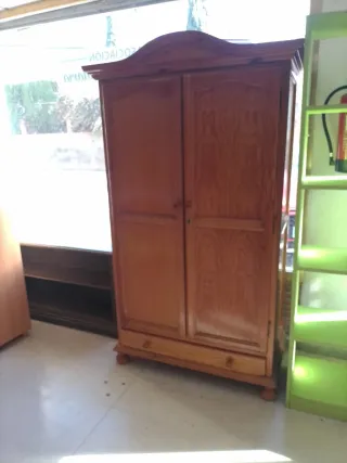 Armario de madera