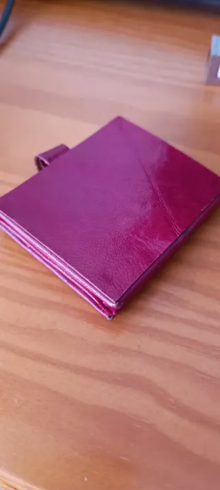 Monedero de piel con flor