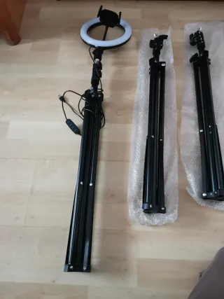 Trípode negro plegable