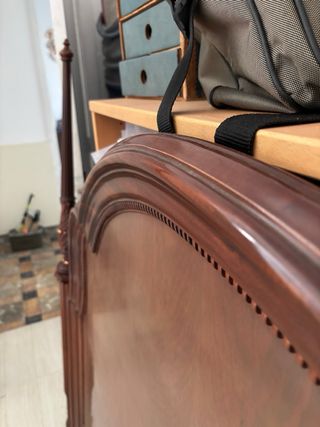 Cabecero de cama antiguo de madera