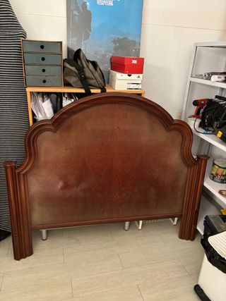 Cabecero de cama antiguo de madera