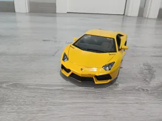 Lamborghini Burago 1:18 Puerta izquierda se suelta