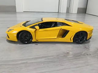 Lamborghini Burago 1:18 Puerta izquierda se suelta